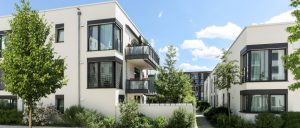 weiß verputzte moderne, dreigeschossige Wohnblöcke eingegrünt